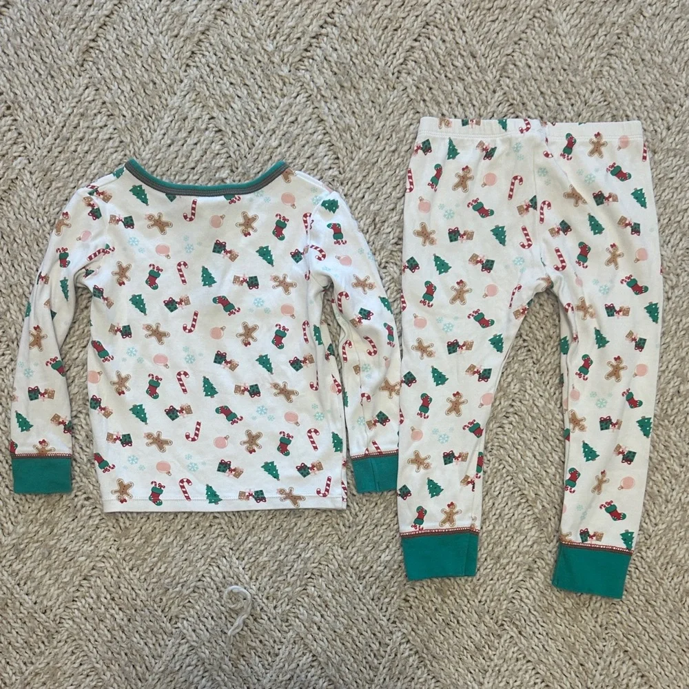 EUC Starting out gingerbread bows presents print pajama size 4t